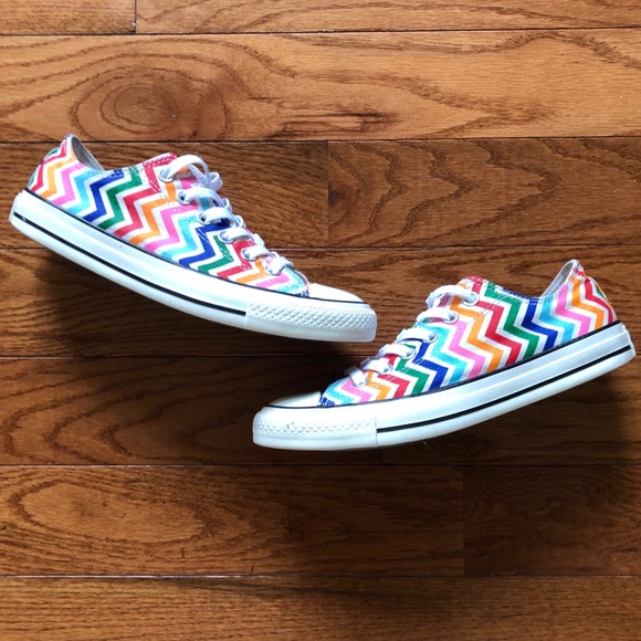 Converse Shoes - Converse Low Top Sneakers
